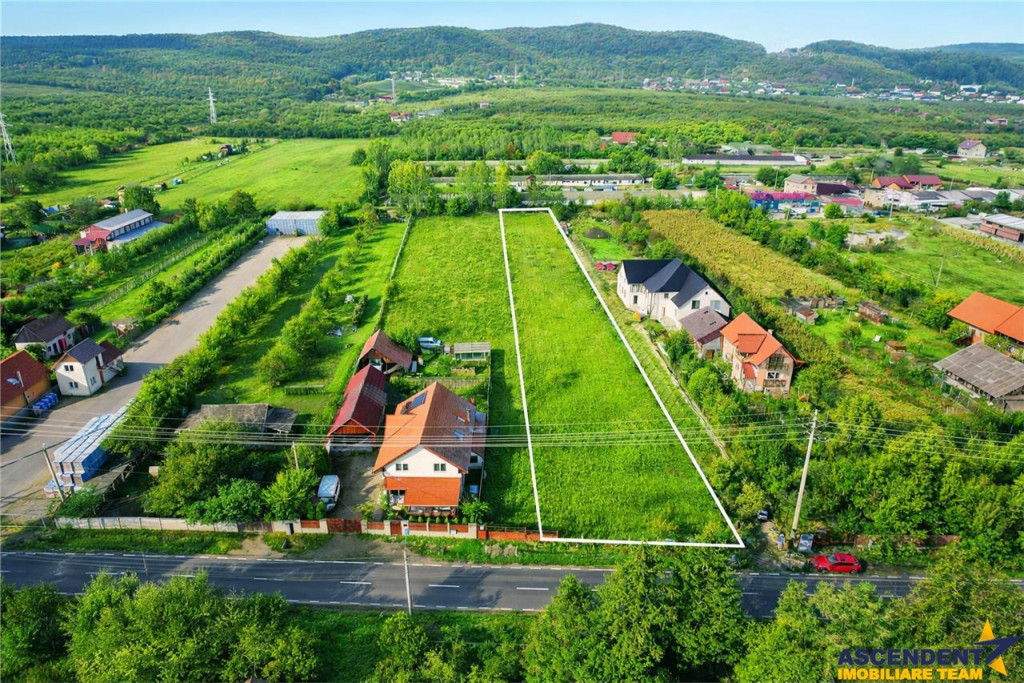 Teren intravilan, pe 3.800 mp, cu vedere frumoasa, Sfantu G