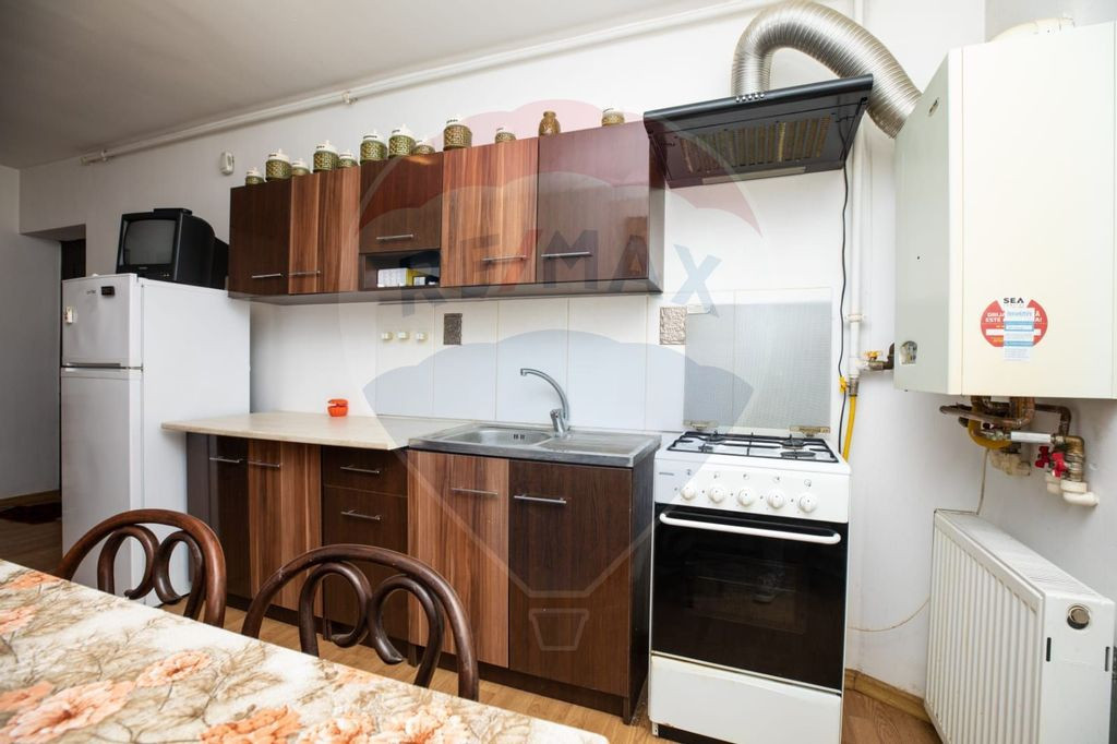 Apartament cu o camera de închiriat în zona Parneava
