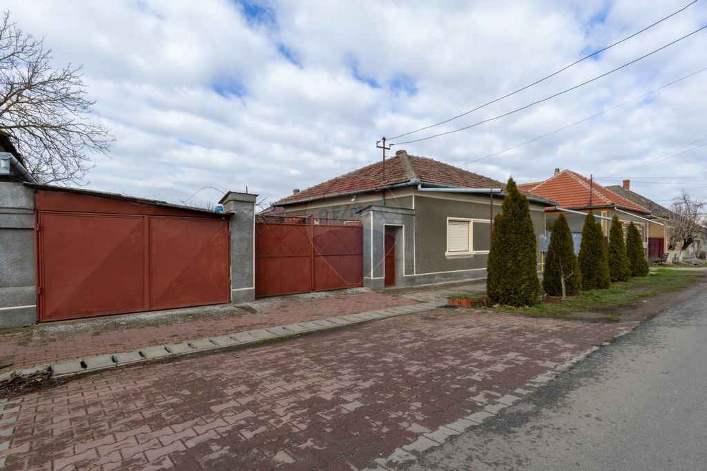 Casă solidă cu teren generos – zonă excelentă,Chiș...