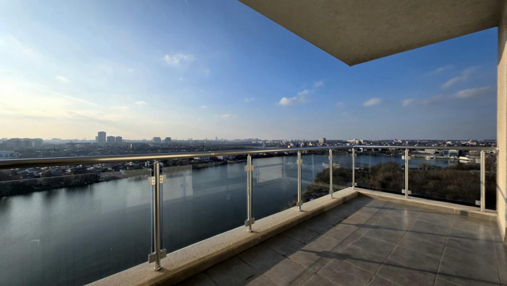 APARTAMENT CU TERASA GENEROASA SI VEDERE UNICA CATRE LAC