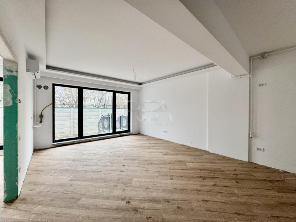 3 camere luminos cu gradina Ultracentral