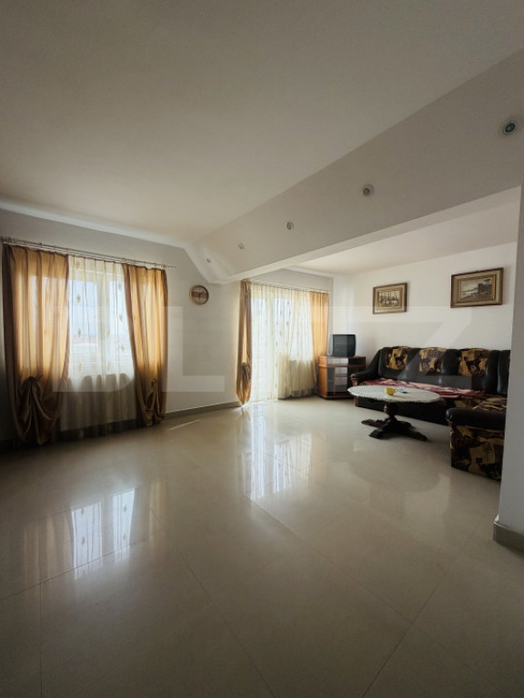 Apartament cu 4 camere, Campia Turzii, zona Centrala