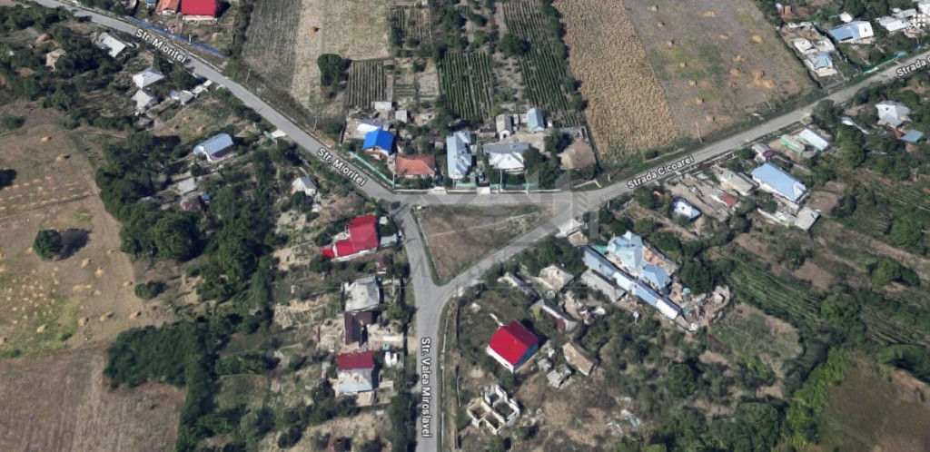 Miroslava teren 980mp intravilan cu casa batraneasca si util