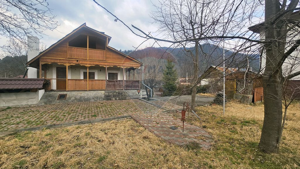 Casă solidă din cărămidă, mobilată, garaj, teren ge...