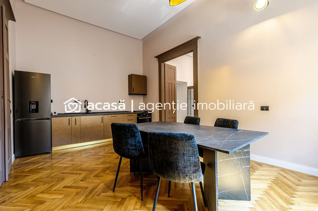 Apartament ULTRACENTRAL cu 3 camere, la cheie, renovat re...