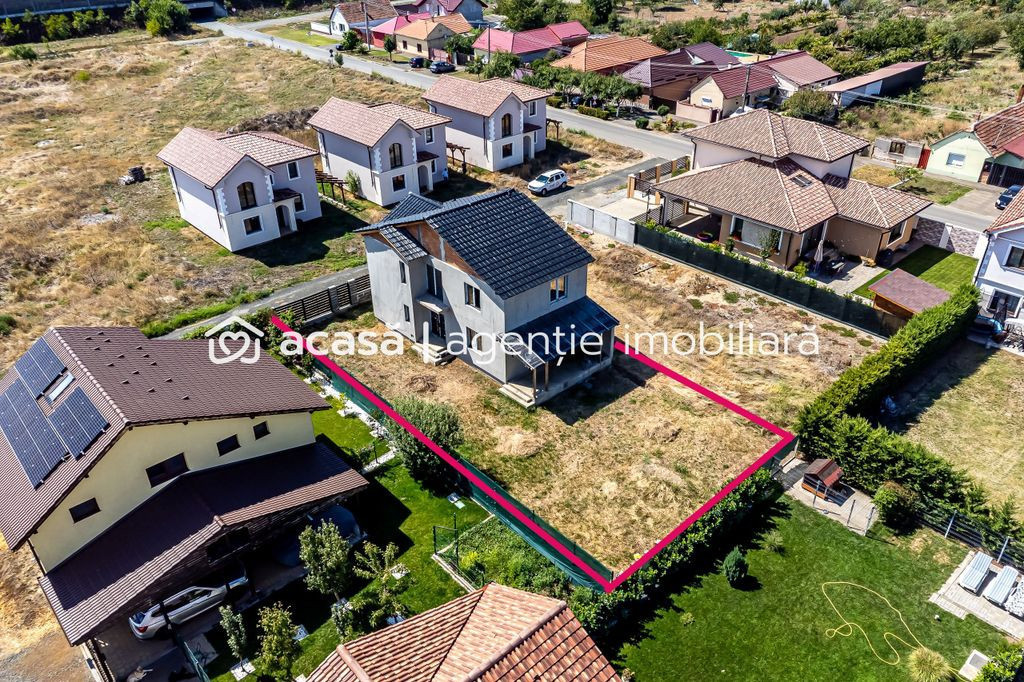 Casă nouă, parțial finalizată – Str. Constituției,...