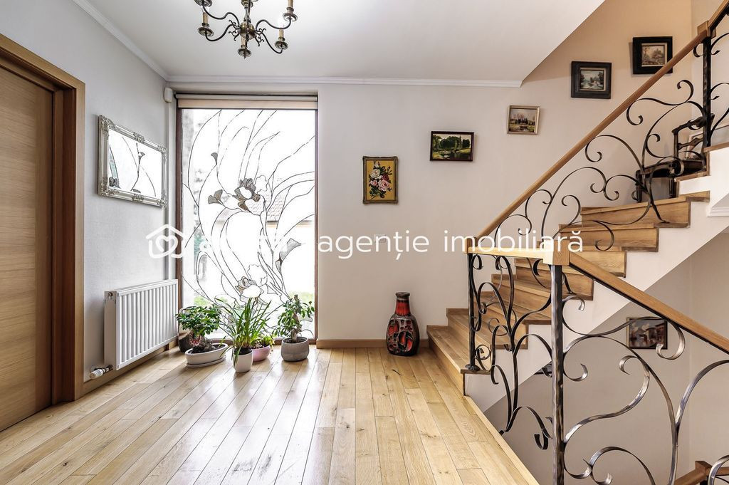 Vilă exclusivistă pe malul Mureșului – design modern...