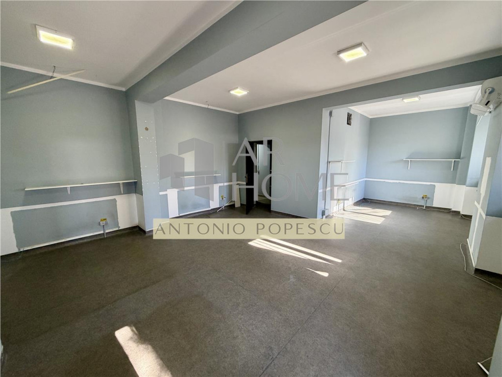 Spatiu comercial cu vitrina stradala, in Ploiesti, zona Mall