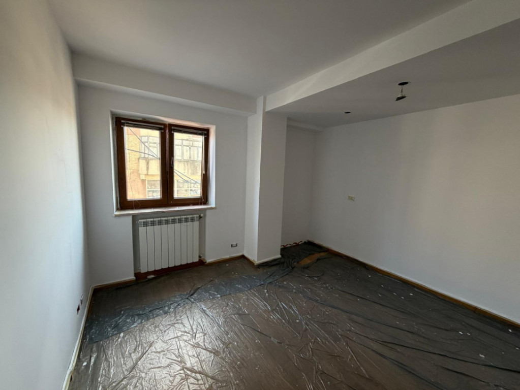 Apartament 3 camere , etj 1 , Radauti