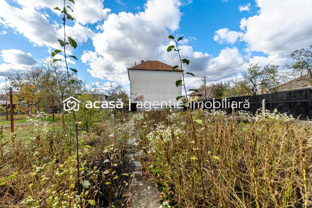 Casă din cărămidă cu 8 camere – zonă liniștită, ...