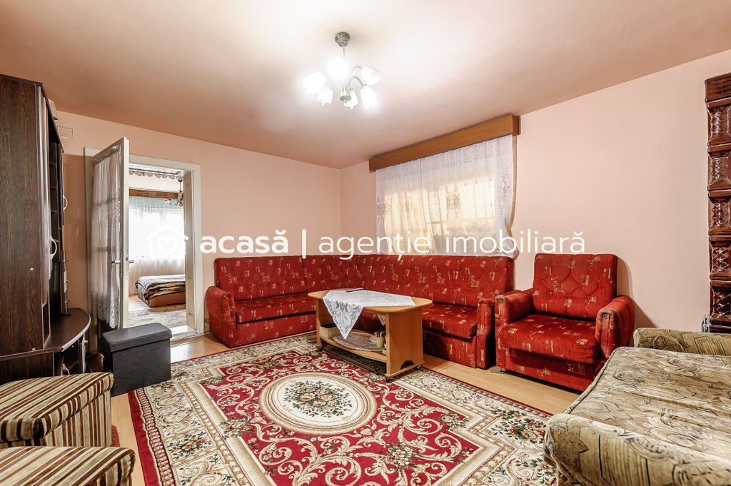 Locuință pentru familie mare apartament la casă, cu te...