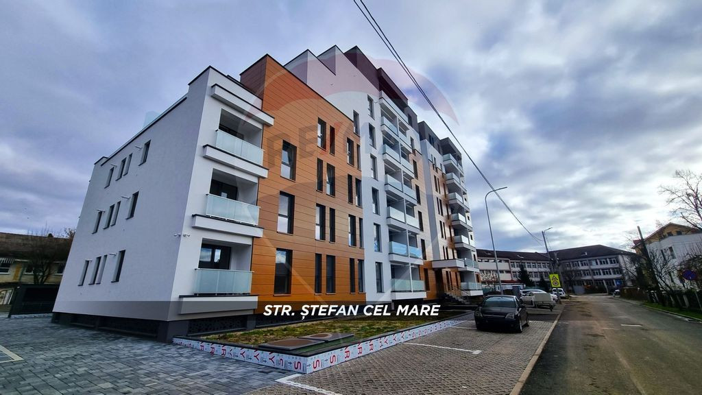 Apartament cu 3 camere de vânzare în bloc nou, zona Cen...