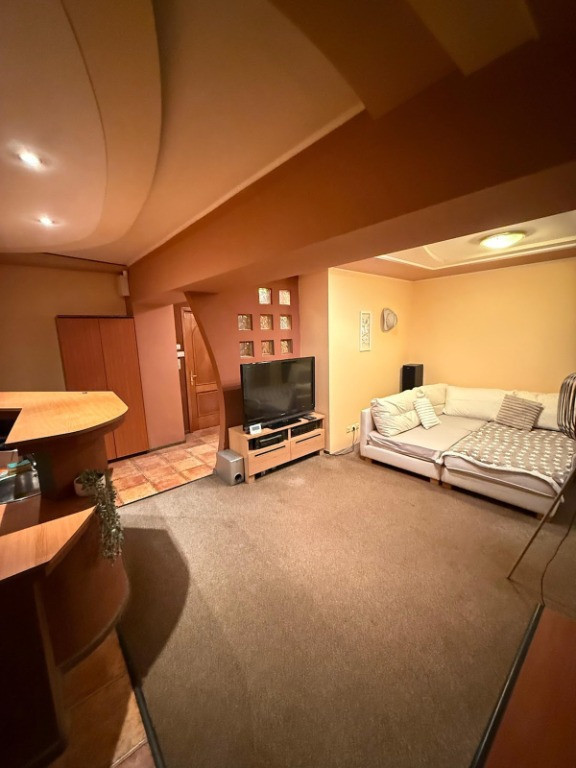 A^p 2 cam Trivale, et 4, mobilat, 1400 RON