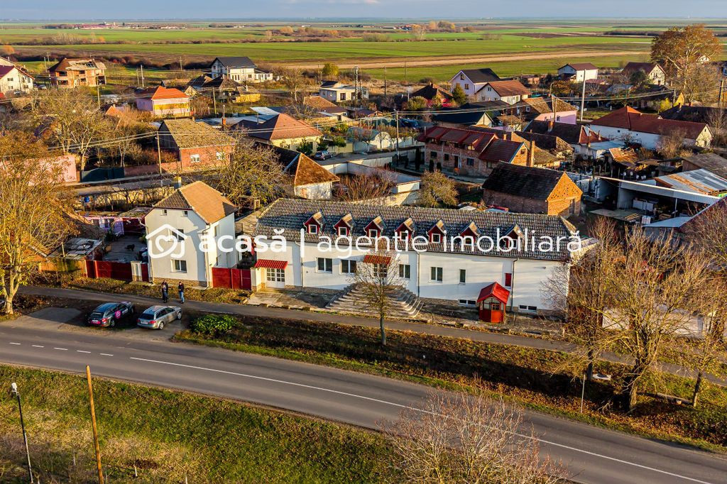 Clădire potrivită pentru proiecte educaționale sau de ...