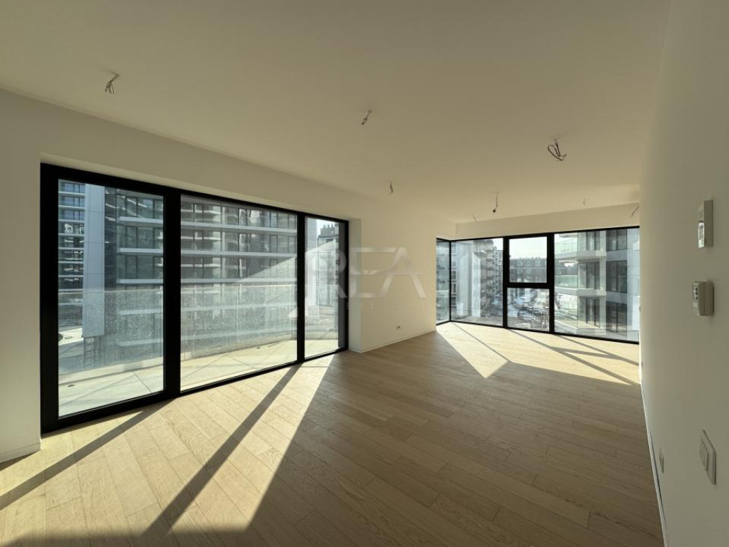 4 camere pe malul lacului in One Lake Club