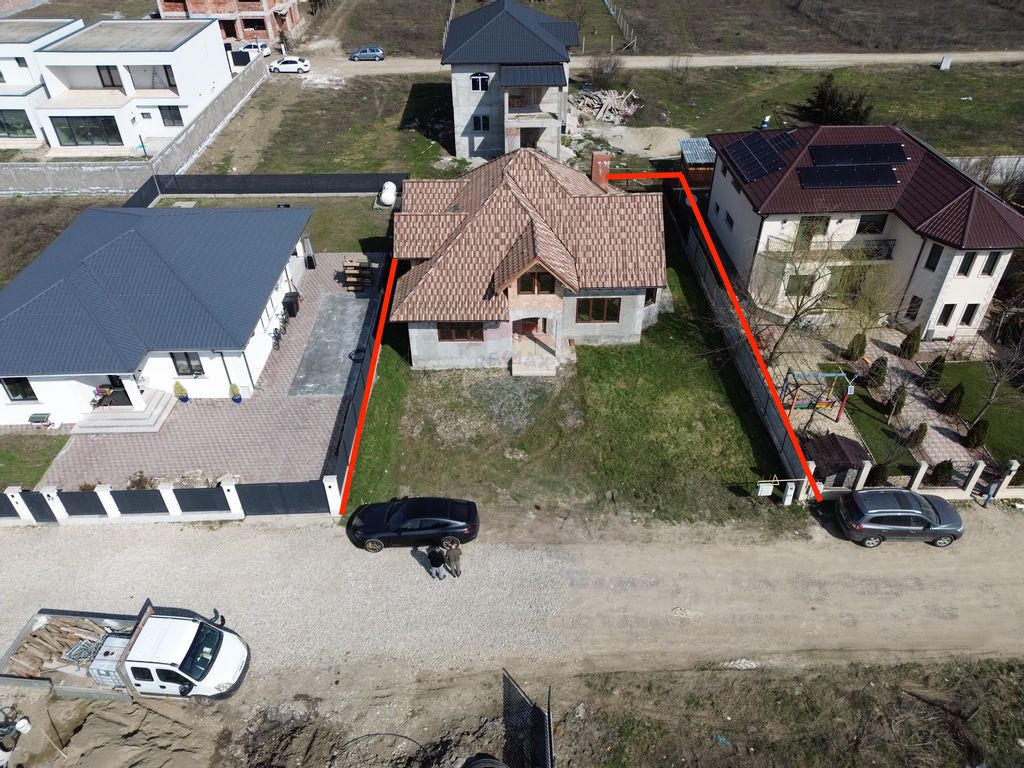 Casă / Vilă Caisului 90% gata