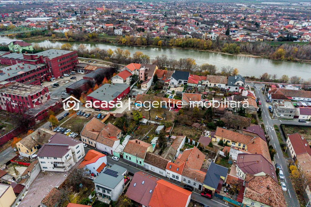 Casă în zonă liniștită, lângă Malul Mureșului cu ...