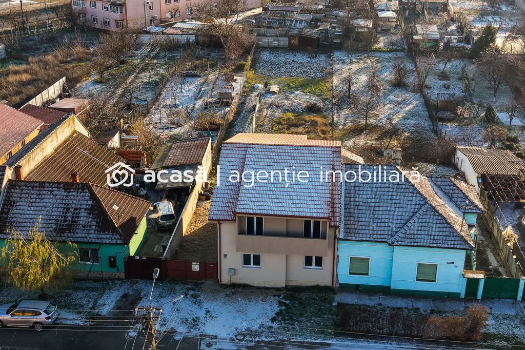 Casă nouă cu etaj semifinalizată în Aradul Nou