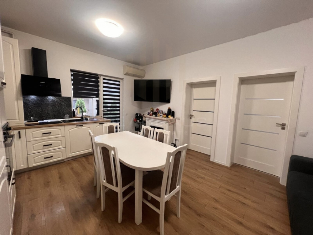 Apartament 3 camere, 53 mp, zona Sasar