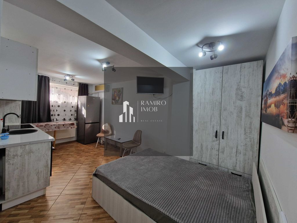 GARSONIERA 30MP, INVESTITIE, EROII REVOLUTIEI