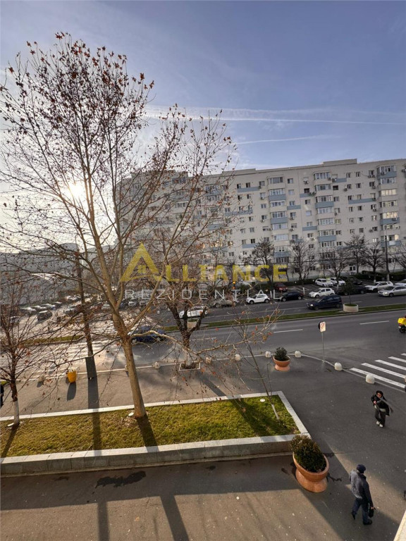 Apartament cu 3 camere, 73 mp, complet renovat - Sos. Bercen