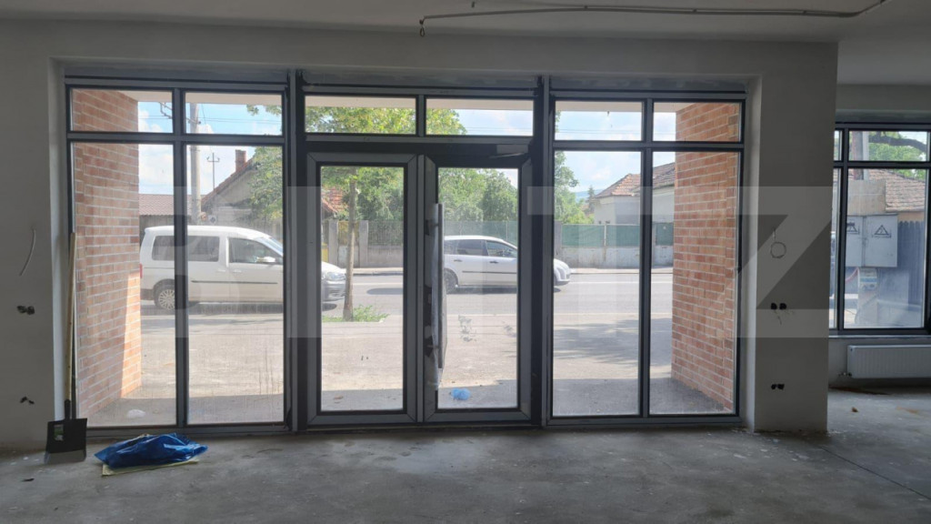 Spatiu comercial, 250 mp, vizibilitate excelenta, 4 parcari,