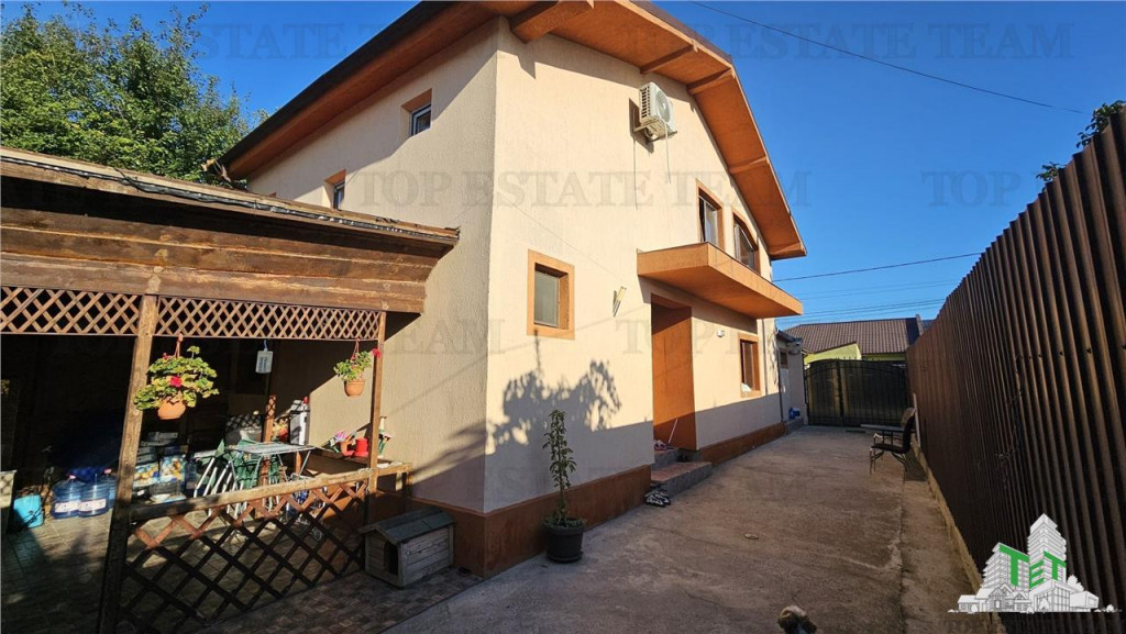 2 case la pret de una in Valu lui Traian