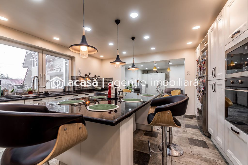 Casă cu 5 camere în Aradul Nou - locul unde linistea de...