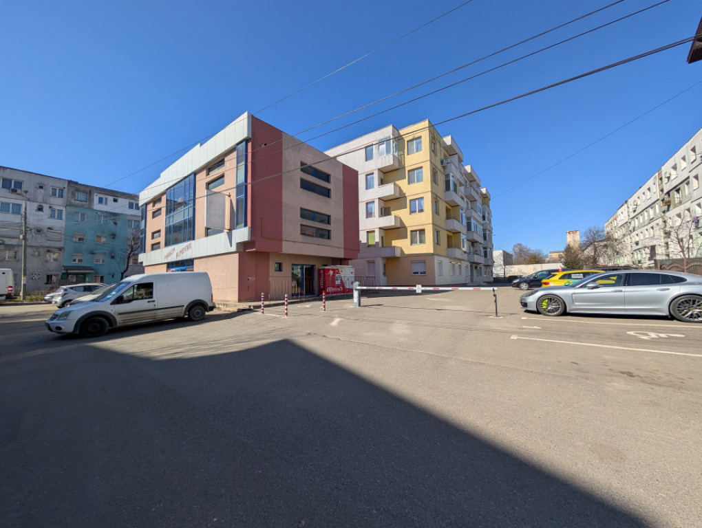 Apartament decomandat Bloc NOU