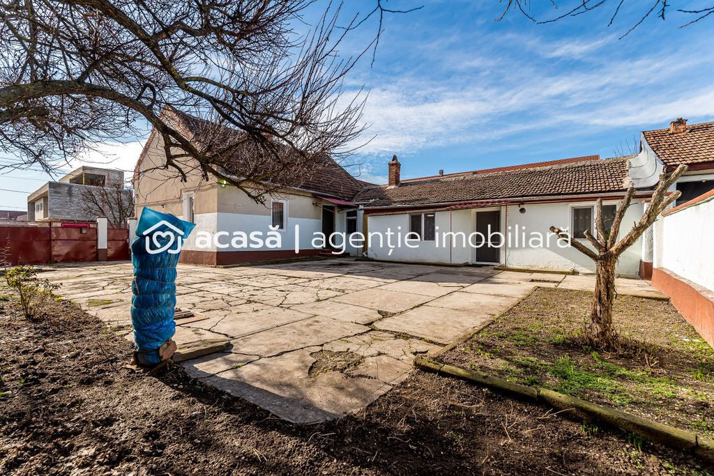 VÂNDUT! Casă cu teren 846 mp Micalaca, Strada Lipovei.
