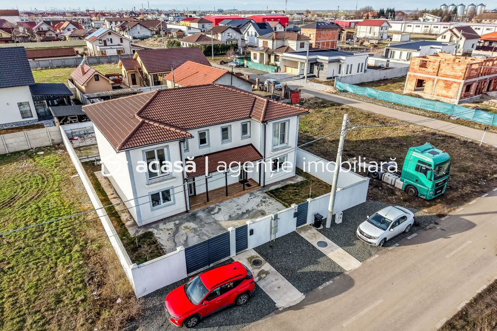 Doua case de vanzare la pret de una in Vladimirescu carti...