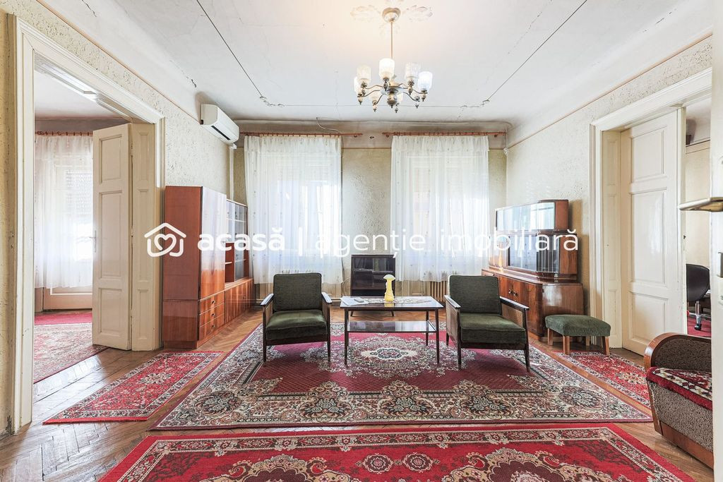 Acasă mare în centrul Aradului! 4 camere - 130 mp utili!