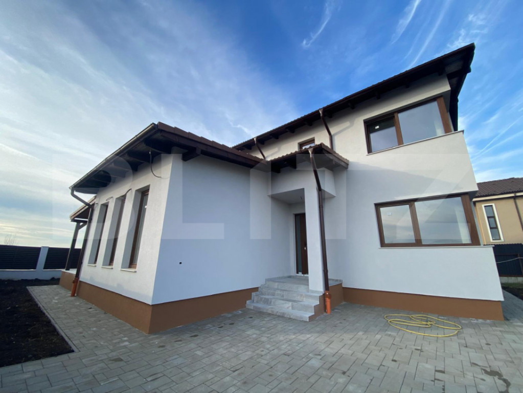 Casa moderna si luminoasa, cu spatii vitrate generoase, 610m