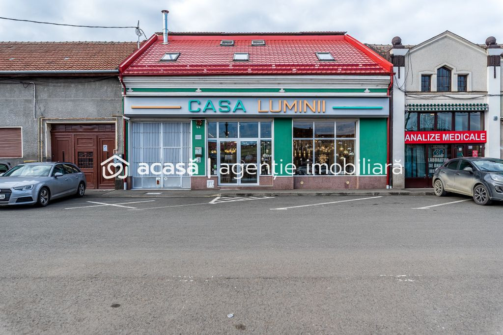 Spațiu comercial, hala, si un penthouse în centrul Arad...