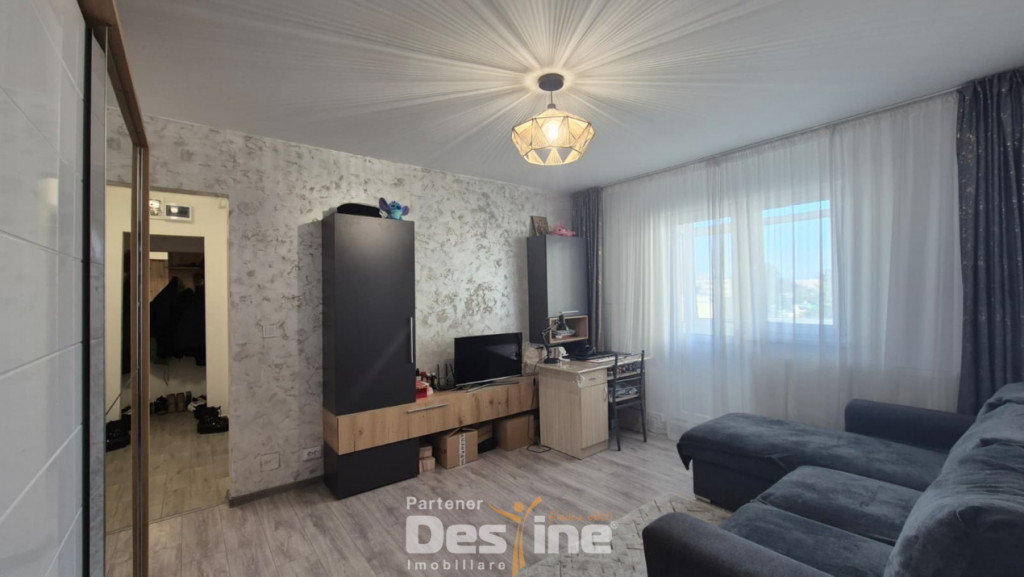 Apartament cu 2 camere etaj intermediar, renovat, boxa, zona