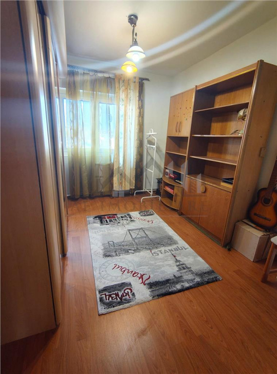 Apartament 4 camere zona Nicolina