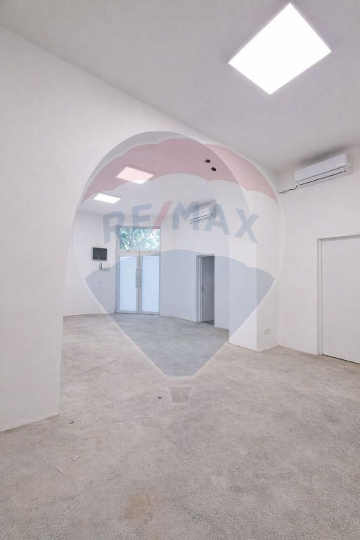 Spațiu comercial de 37.2mp de închiriat în zona Eroii ...