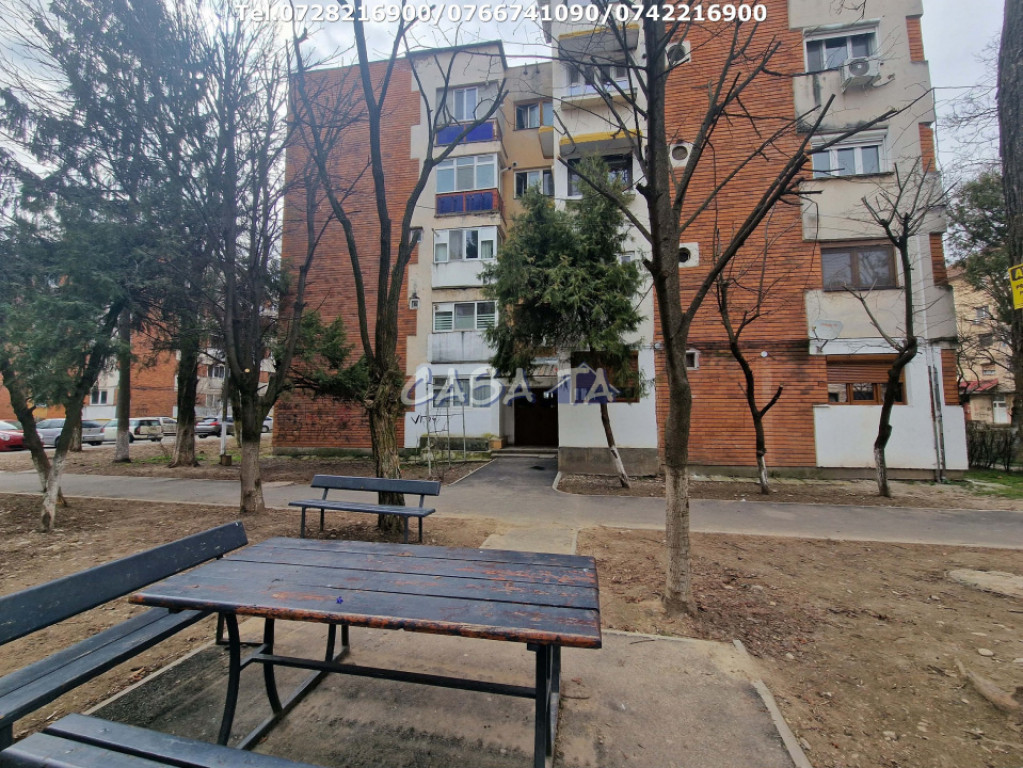 Apartament 3 camere, situat în Târgu Jiu, Str.Nicolae Băl