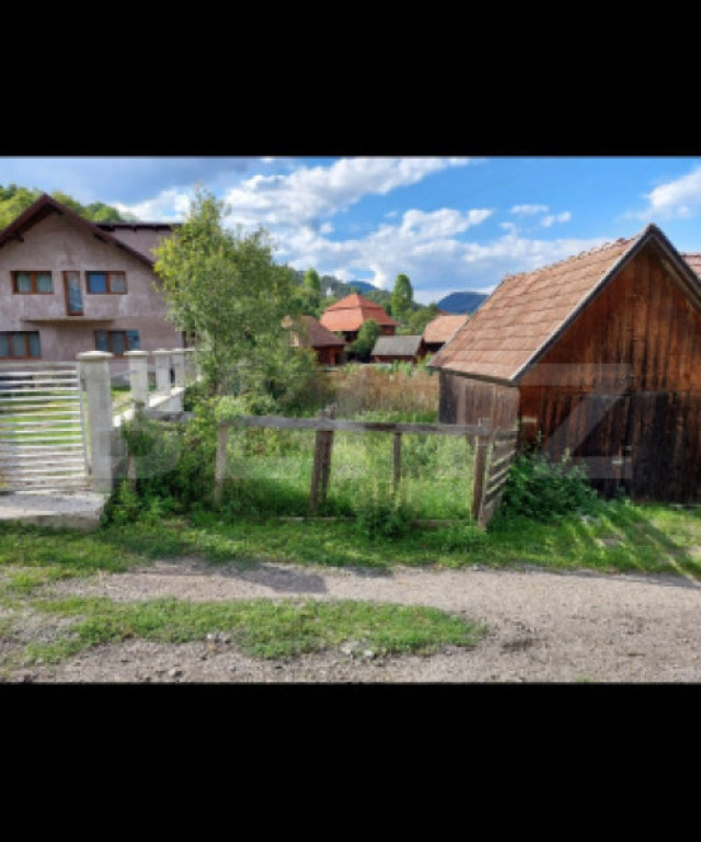 Teren (grădină) 420 mp cu garaj construit, Ocoliş