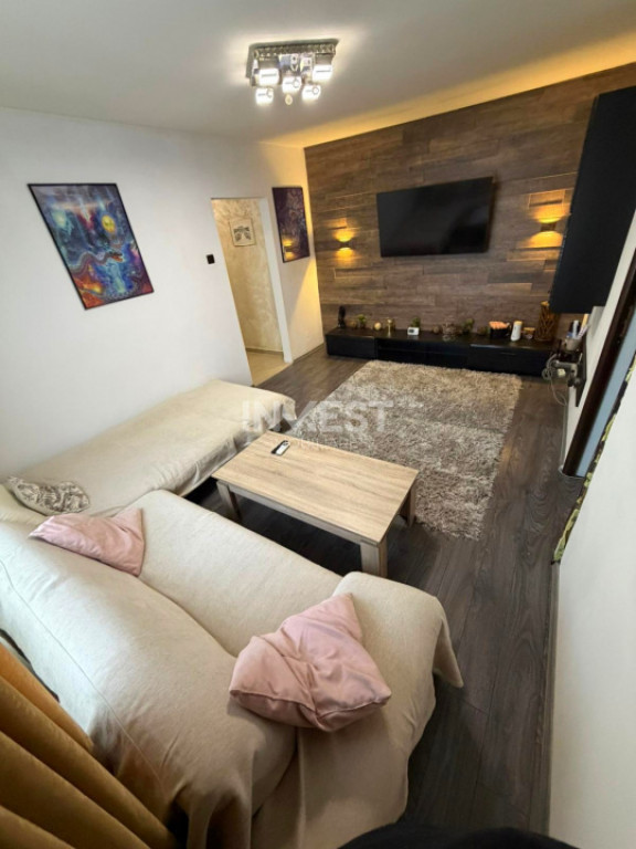 Apartament 2 camere-Podu ros-etaj intermediar-fara risc seis