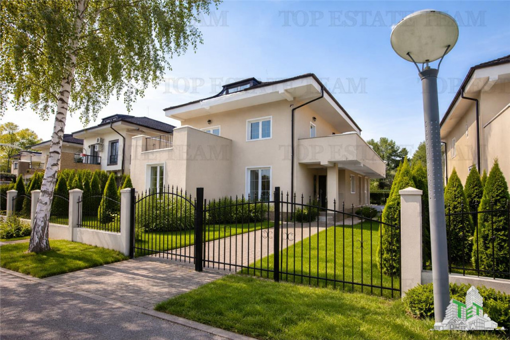 For Sale/Villa Family/Complex Privat/Lac/Crevedia