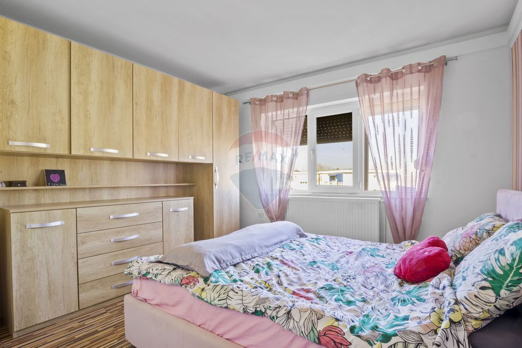 Apartament cu 2 camere decomandat de vanzare in zona 300 ...
