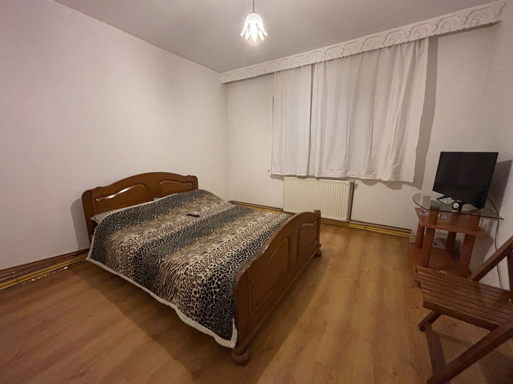 Ap. 3 cam decomandat, etajul 1, centrală termică, bloc 1986