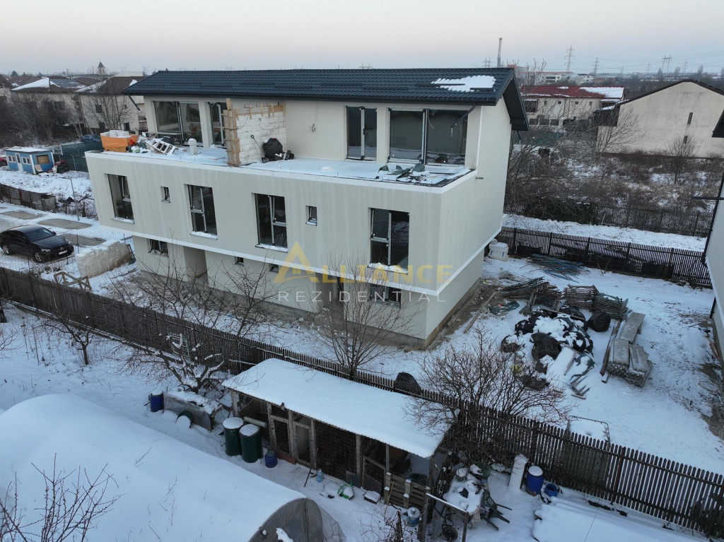 Casa 5 camere tip DUPLEX - 4 bai, Terasa Curte, 250 MP