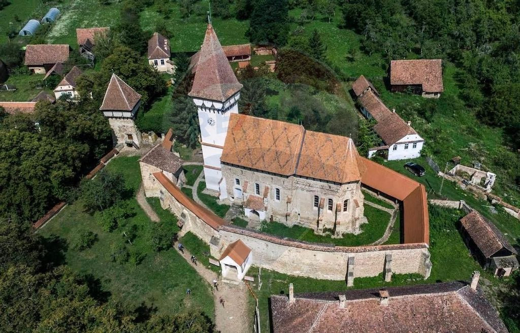 DE VANZARE Teren intr-un colț de Transilvanie autentică