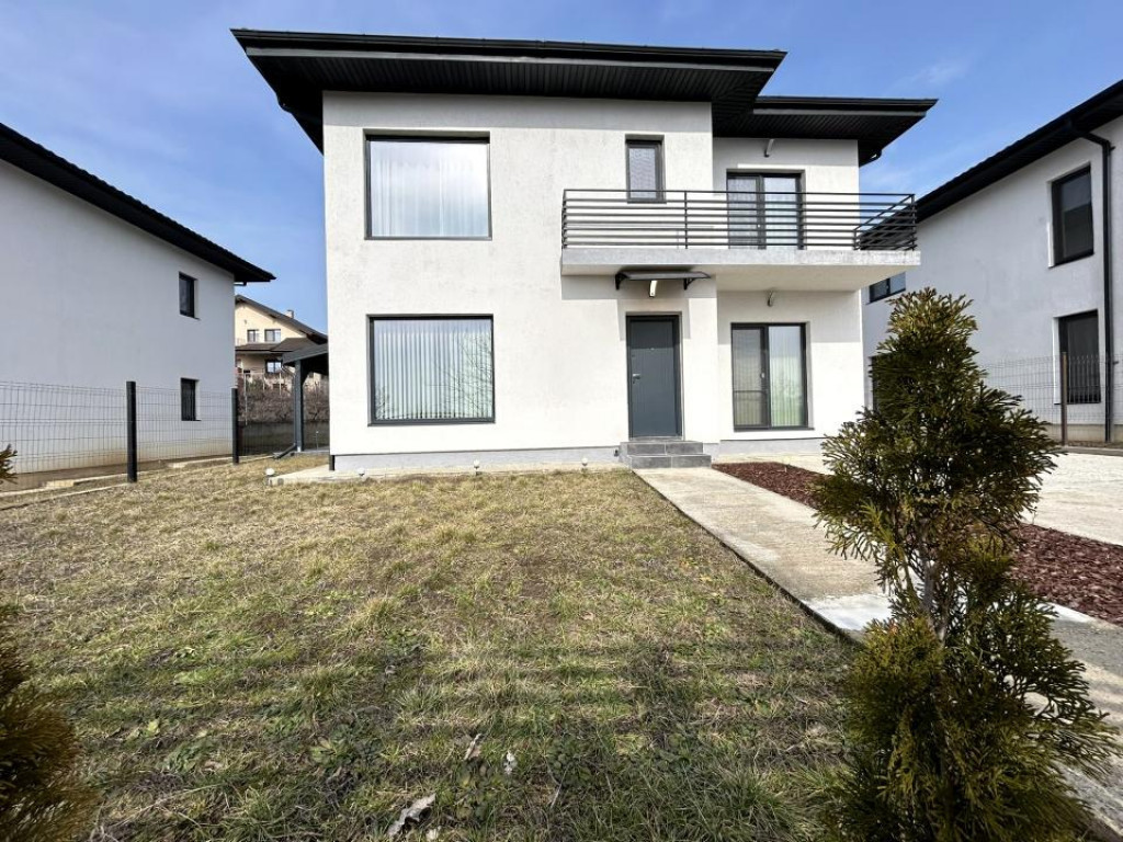 Casa individuala, 5 camere, 3 bai, utilata. Zona Bucium- Plo