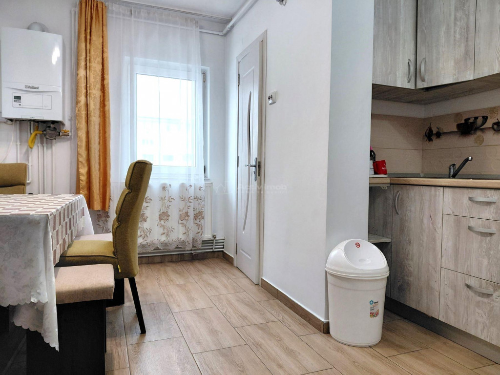 Apartament 3 Camere Etaj 1 decomandat renovat mobilat utilat