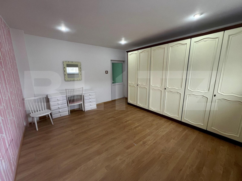 Spatiu birouri, 70 mp, etajul 2, centrala si aer, zona 1 Mai