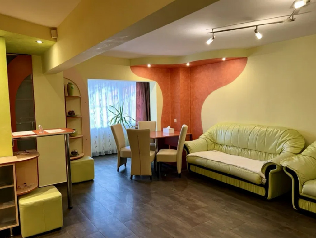 Apartament 4 camere, decomandat - zona Racadau