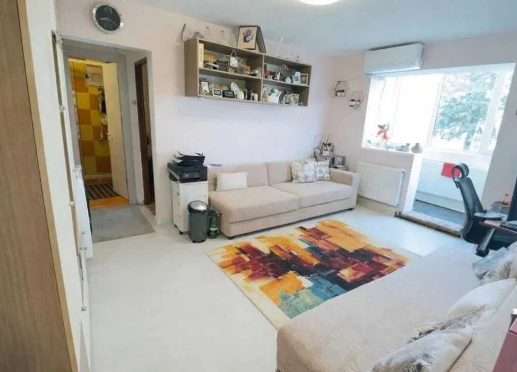 Apartament 3 camere, semidecomandat - zona Astra